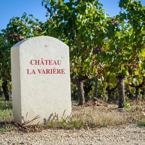 Château la Varière - Borne matérialisant l'entrée du vignoble 